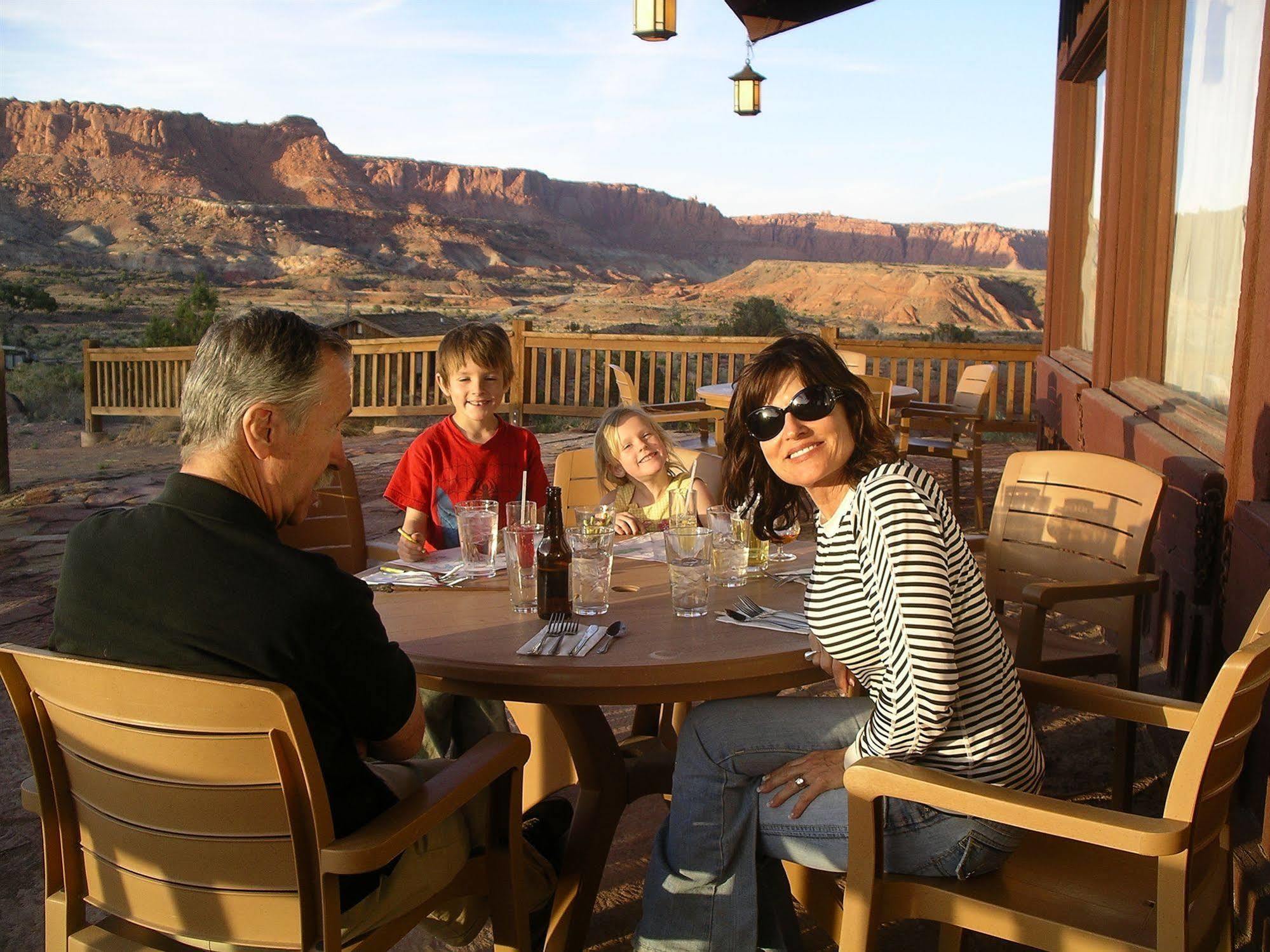 The Rim Rock Inn Torrey Exteriör bild